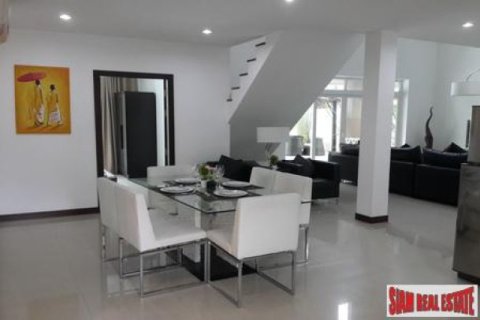 4 bedrooms Villa in Jomtien Beach, Thailand No. 96489 8