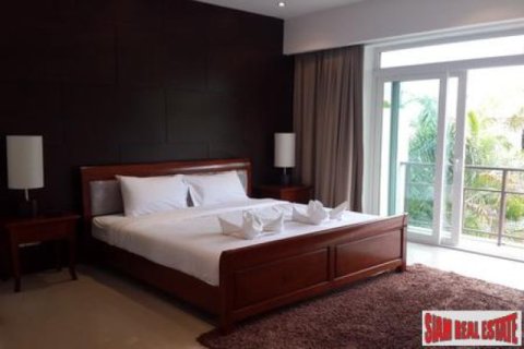 4 bedrooms Villa in Jomtien Beach, Thailand No. 96489 4