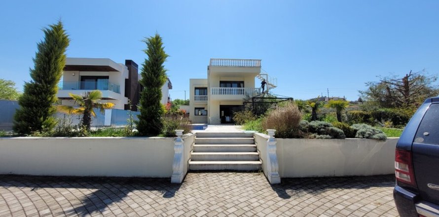 3 bedrooms Villa in Thermi, Greece No. 108041
