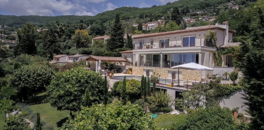 5 dormitorios Villa en Grasse, France No. 75898