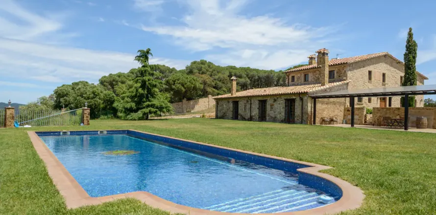 5 bedrooms Properties in Ho Thau, Vietnam No. 26975