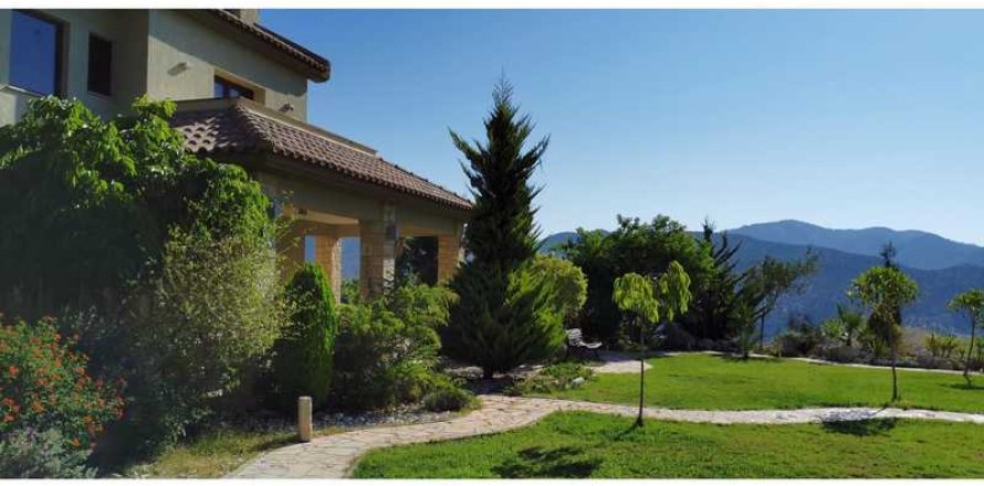 5 bedrooms Villa in Akrounta, Cyprus No. 30405