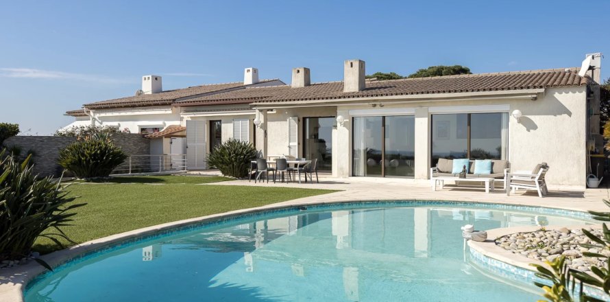 3 bedrooms Villa in Villeneuve-Loubet, France No. 83473