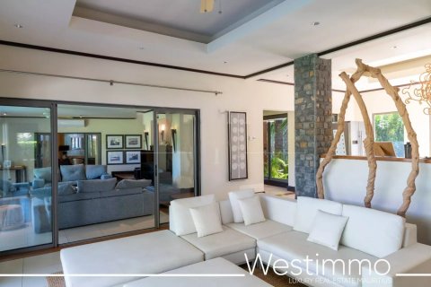 6 bedrooms Villa in Centre de Flacq, Mauritius No. 70561 1