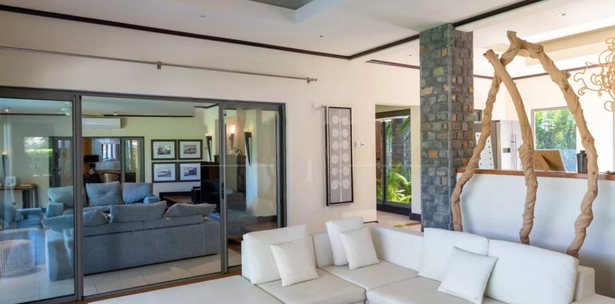 6 bedrooms Villa in Centre de Flacq, Mauritius No. 70561