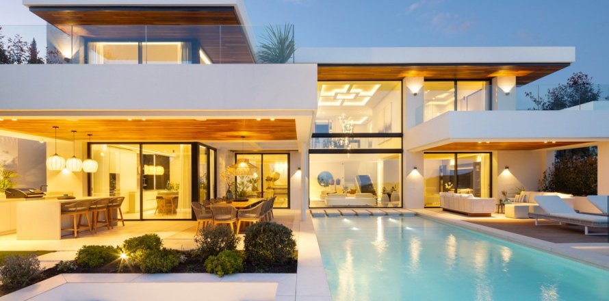 6 bedrooms Villa in Benahavis, Spain No. 111475