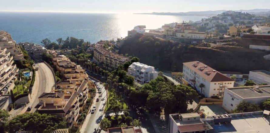 3 dormitorios Apartment en Benalmádena, Spain No. 111956