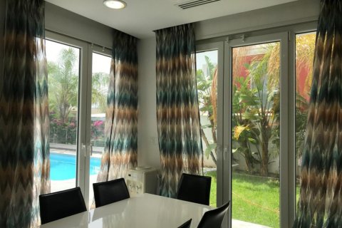 4 bedrooms Villa in Limassol, Cyprus No. 106081 5