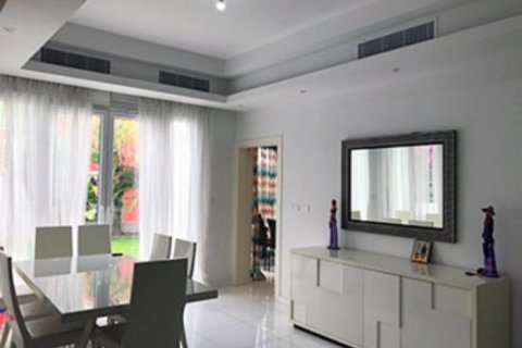 4 bedrooms Villa in Limassol, Cyprus No. 106081 3