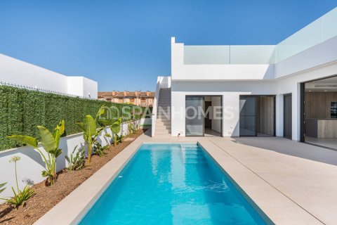 3 bedrooms Villa in Los Alcazares, Spain No. 70540