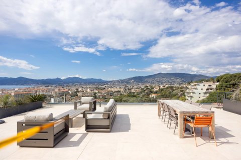 4 bedrooms House in Cannes, France No. 99787 3