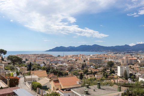 4 bedrooms House in Cannes, France No. 99787 10