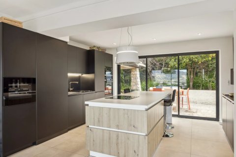 4 bedrooms House in Cannes, France No. 99787 6