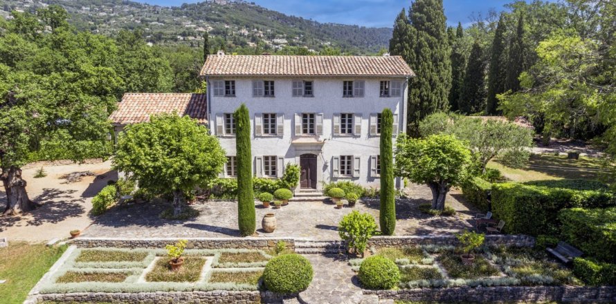 13 bedrooms Villa in Grasse, France No. 67257