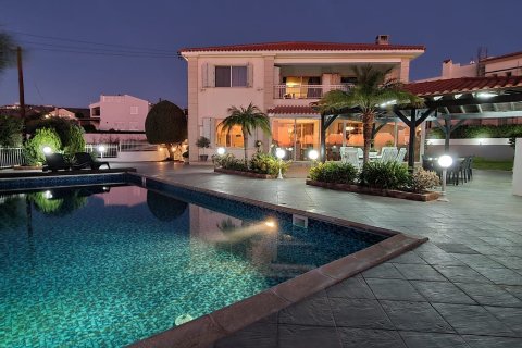 6 bedrooms Villa in Paphos, Cyprus No. 70547 1