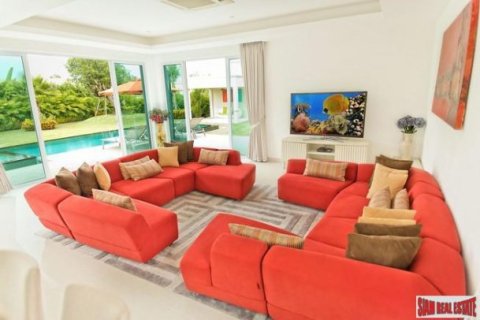 3 bedrooms Commercial property in Pattaya, Thailand No. 98119 3