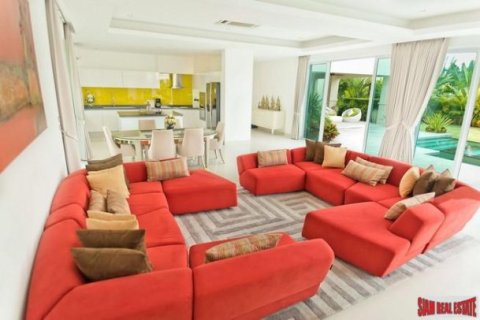 3 bedrooms Commercial property in Pattaya, Thailand No. 98119 4