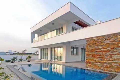 4 bedrooms House in Geroskípou, Cyprus No. 39627 1