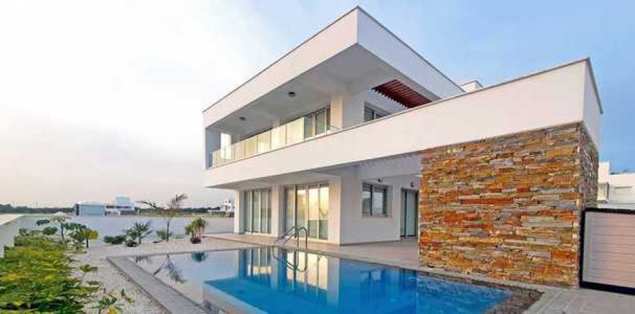 4 bedrooms House in Geroskípou, Cyprus No. 39627