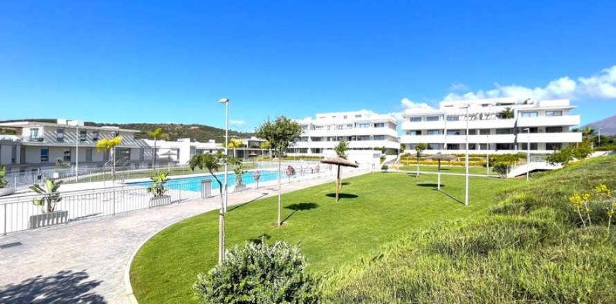 2 bedrooms Penthouse in Estepona, Spain No. 83950