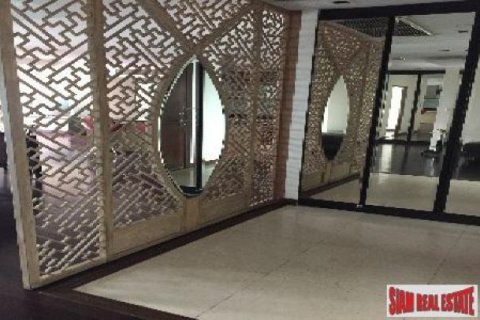 3 bedrooms Apartment in Bangkok, Thailand No. 95808 11