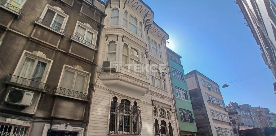8 bedrooms Villa in Istanbul, Turkey No. 128088