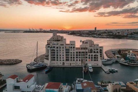 3 bedrooms Apartment in Limassol, Cyprus No. 104216 1