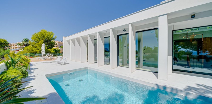 5 bedrooms Villa in Altea, Spain No. 124536