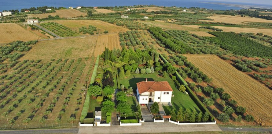6 bedrooms Villa in Methoni, Greece No. 107963