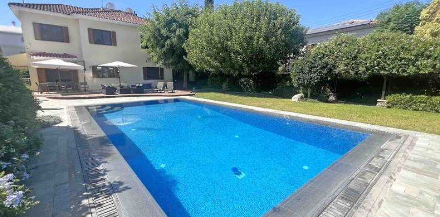 5 bedrooms House in Strovolos, Cyprus No. 42628