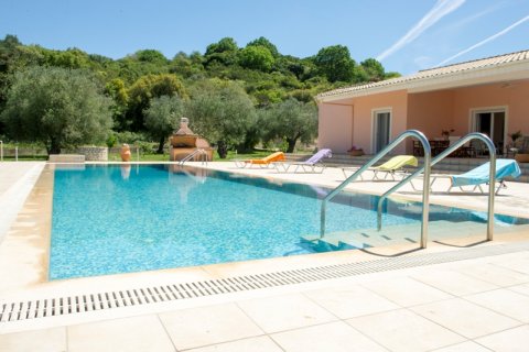 5 bedrooms Villa in Corfu, Greece No. 59866