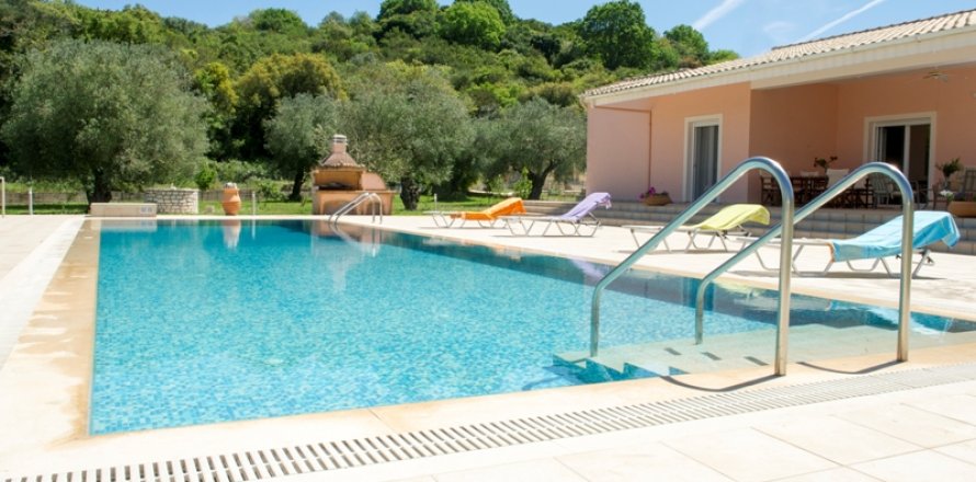 5 bedrooms Villa in Corfu, Greece No. 59866