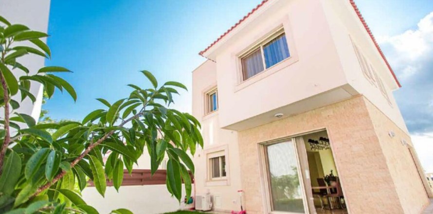 3 bedrooms Villa in Limassol, Cyprus No. 106935
