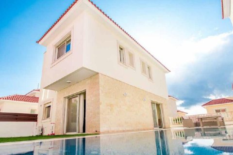 3 bedrooms Villa in Limassol, Cyprus No. 106935 11