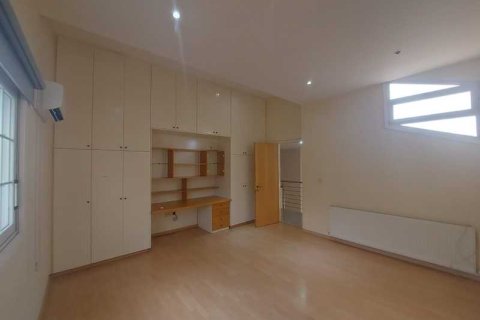 Дом с 5 спальнями в Энгоми, Кипр №100500 11