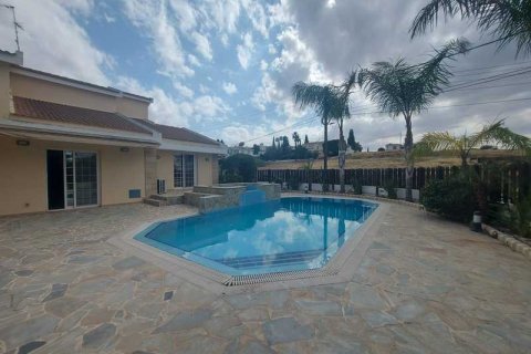 Дом с 5 спальнями в Энгоми, Кипр №100500 1