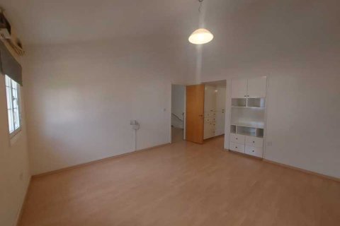 Дом с 5 спальнями в Энгоми, Кипр №100500 9