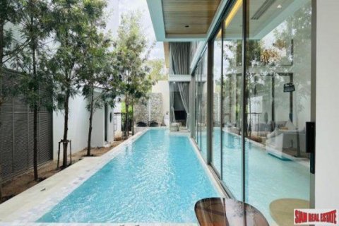 4 bedrooms Villa in Phuket, Thailand No. 97040 1