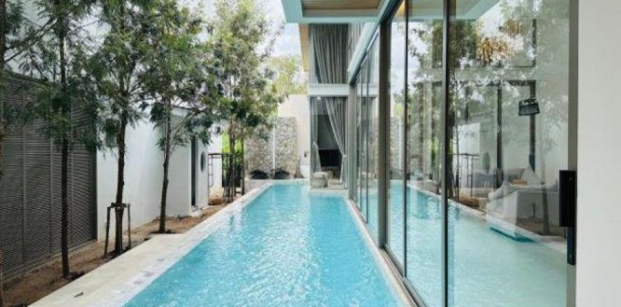 4 bedrooms Villa on the Phuket, Thailand No. 97040