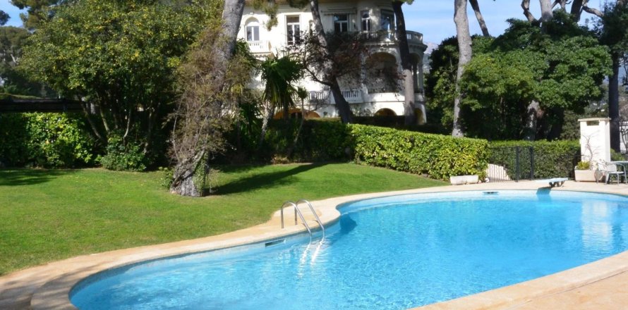 Квартира студия в Рокебрюн-Кап-Марта, Франция №68127