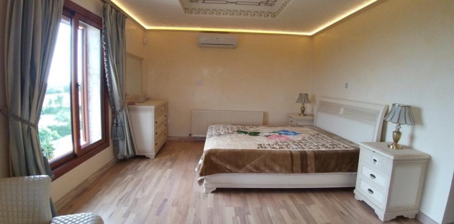 Вилла с 4 спальнями в Пафос, Кипр №106012