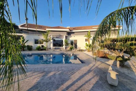 4 chambres House à Monagroulli, Cyprus No. 63024 1