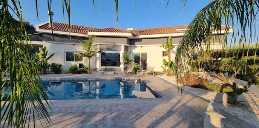 4 chambres House à Monagroulli, Cyprus No. 63024