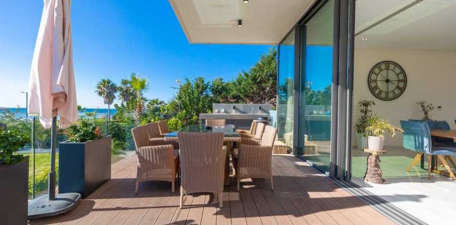 4 dormitorios Villa en Paphos, Cyprus No. 31041