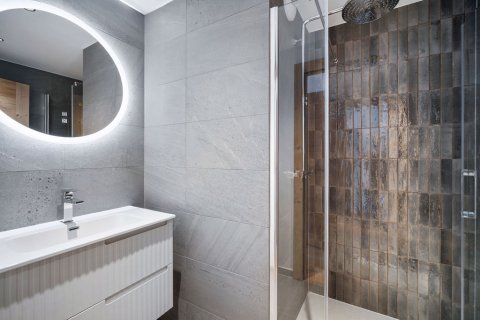 3 dormitorios Apartment en Les Belleville, France No. 100047 8