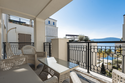 2 bedrooms Apartment in Tivat, Montenegro No. 104723 1