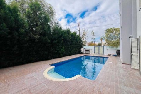 7 bedrooms House in Agios Athanasios, Cyprus No. 39690 1