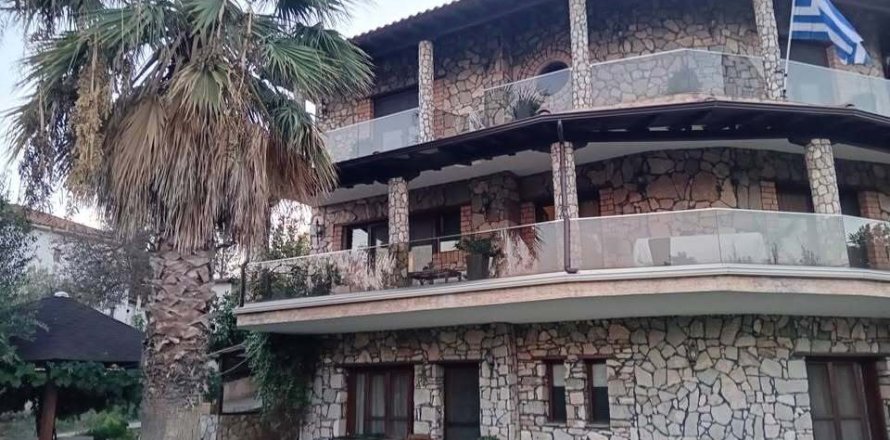 5 bedrooms Villa in Thermi, Greece No. 112545