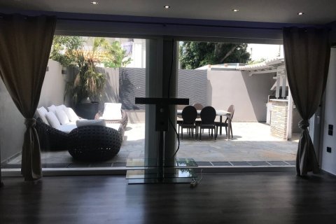5 bedrooms House in Glyfada, Greece No. 56103 1