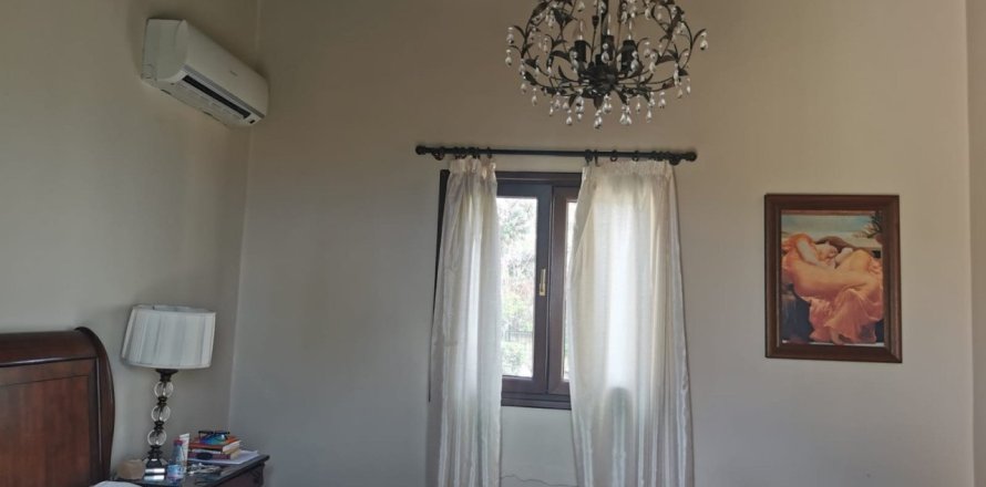 4 bedrooms House in Tala, Cyprus No. 37261